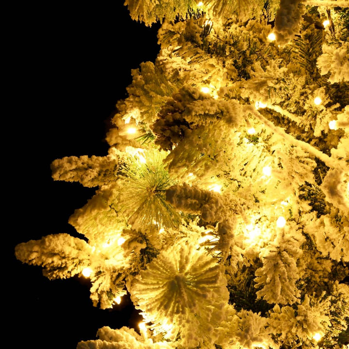 Kerstboom met LED's, dennenappels en sneeuw 195 cm PVC en PE